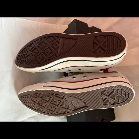 Womens size 11 Converse - Picture 6 of 6